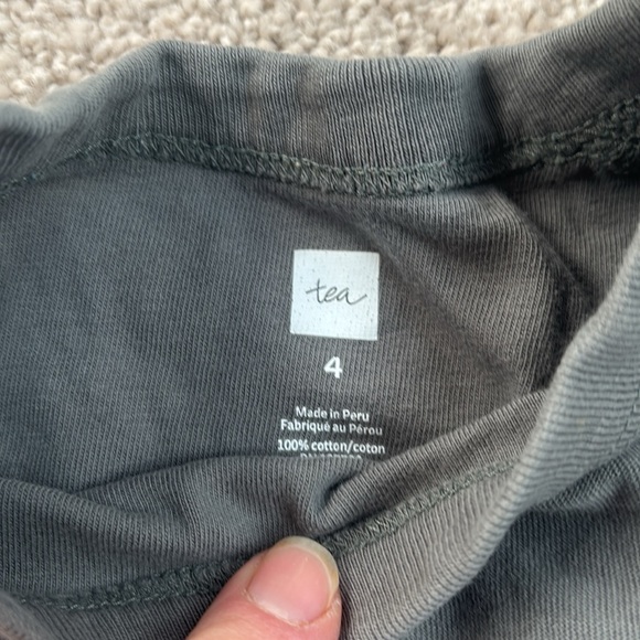 (2) EUC Tea Collection Long Sleeve T-Shirts 4T - Picture 2 of 4